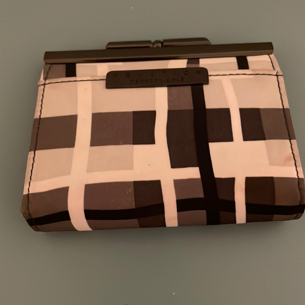 Kenneth Cole reaction coin purse